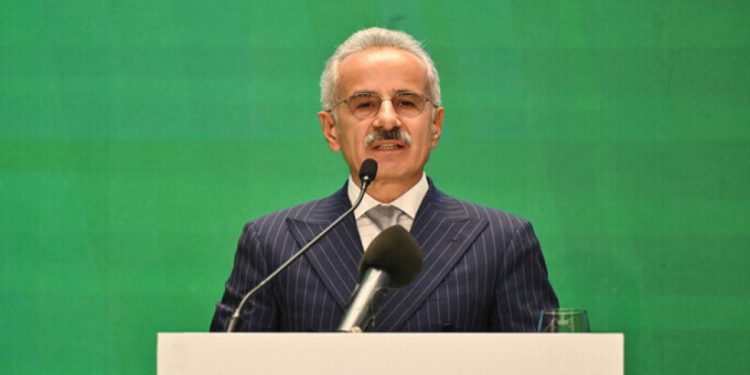 Uraloğlu’ndan 5G mesajları: Ekimde ihale ilk sinyal 2026’da