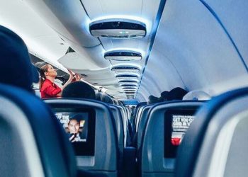 Bakan Uraloğlu: Uçak yolculuğunda su ikramı zorunlu olacak