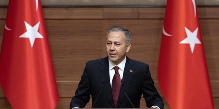 Bakan Yerlikaya: 30 ilde 18 terörist teslim oldu