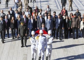 CHP heyeti, kurultay öncesi Anıtkabir’i ziyaret etti