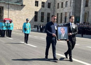 Eski Bakan Güner için Meclis’te tören