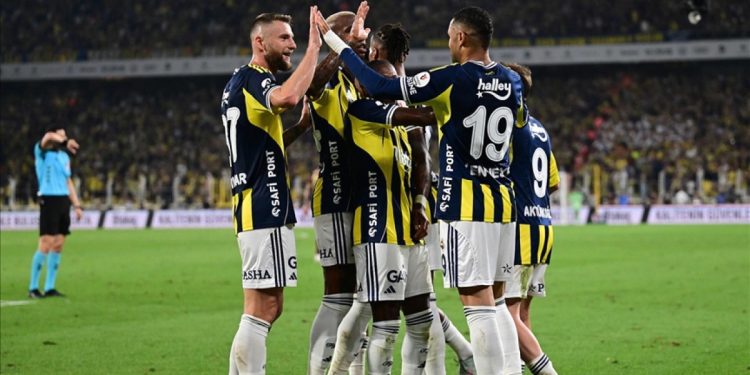 Fenerbahçe erteleme maçında Alanyaspor’u ağırlayacak