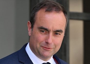 Fransa Başbakanı hakkında sahte üniversite diploması şikayeti