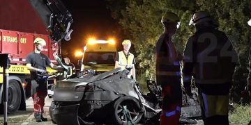 Tesla’nın kapıları açılmadı: 3 kişi diri diri yandı