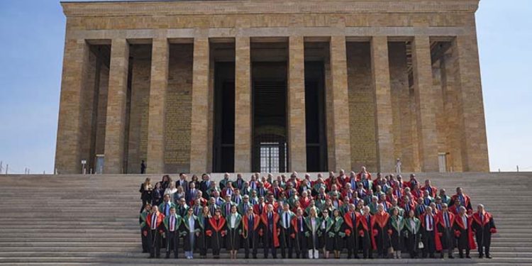 Yargıtay üyelerinden adli yıl açılışında Anıtkabir’e ziyaret