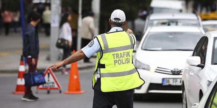 Bakan Yerlikaya açıkladı! Trafikte 200 bin liraya varan cezalar geliyor