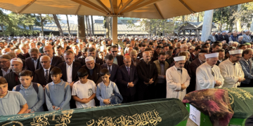 Gebze’de çöken binada hayatını kaybeden aile toprağa verildi