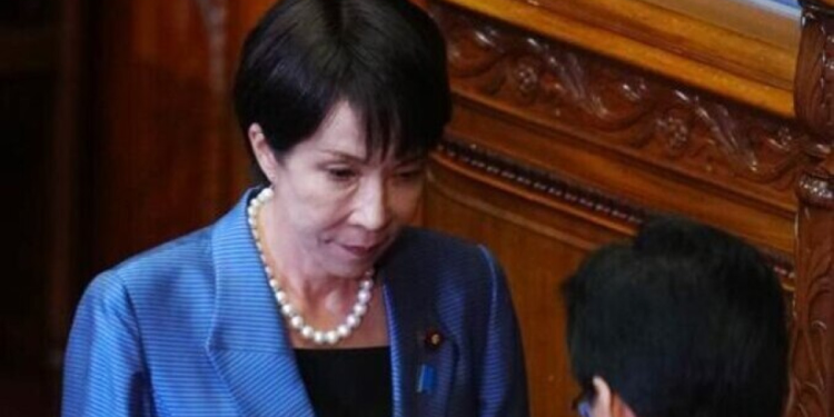 Japonya’nın ilk kadın Başbakanı Takaiçi göreve başladı