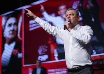 Özgür Özel’den İstanbul Kongresi’nde sert sözler