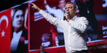 Özgür Özel’den İstanbul Kongresi’nde sert sözler