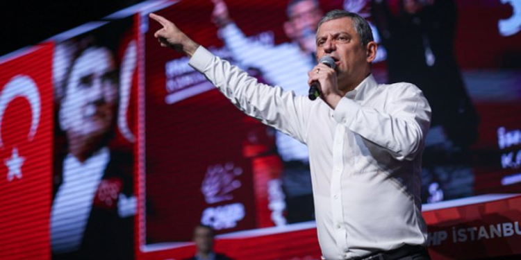 Özgür Özel’den İstanbul Kongresi’nde sert sözler