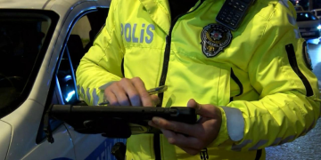 Yürürlüğe girmesi beklenen trafik yasası askıya alındı