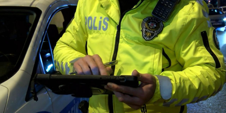 Yürürlüğe girmesi beklenen trafik yasası askıya alındı