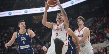 12 Dev Adam galibiyetle başladı