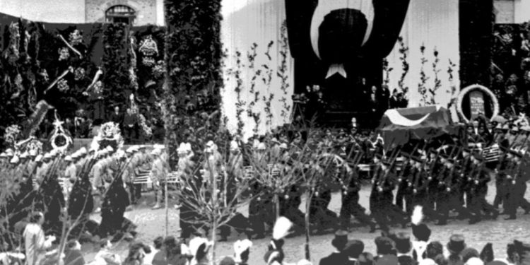 Büyük Önder’e saygı ve bağlılık: Sonsuzluğa uğurlanış