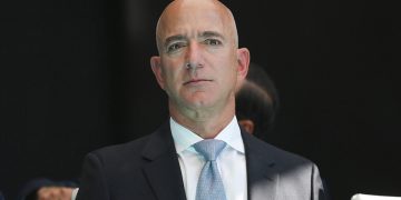 Jeff Bezos’un emekliliği kısa sürdü! Sahalara CEO olarak geri dönüyor