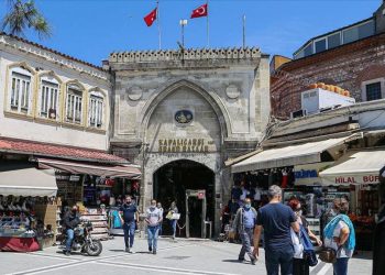 Kapalıçarşı’da ‘suç geliri’ operasyonu: 76 gözaltı!