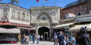 Kapalıçarşı’da ‘suç geliri’ operasyonu: 76 gözaltı!