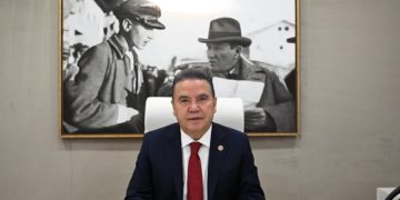 Muhittin Böcek hastaneye kaldırıldı