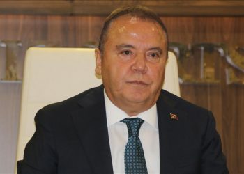 Antalya Belediye Başkanı Muhittin Böcek hastaneye kaldırıldı