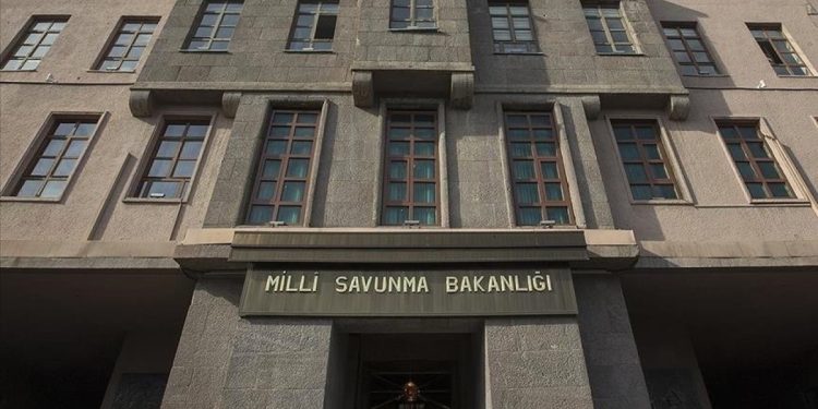 Dendias’ın sözlerine MSB’den net yanıt: Her türlü tehdidi bertaraf ederiz