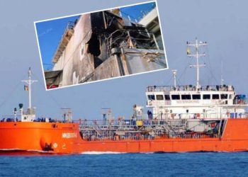 Karadeniz’de hedef alınan gemide ağır hasar görüntülendi