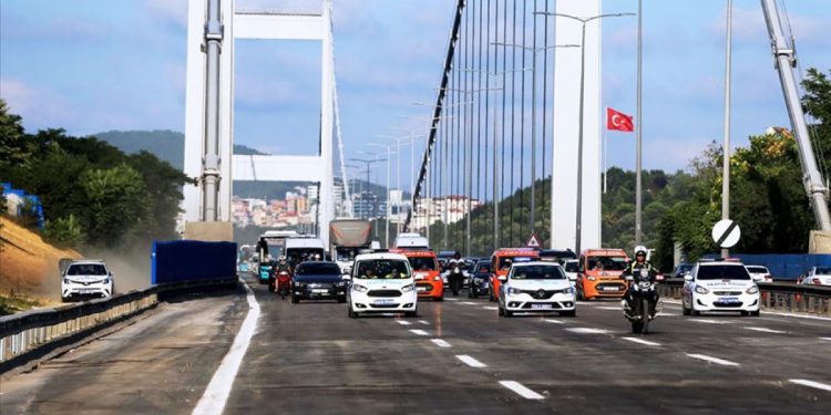 Otoyol ve köprü geçiş ücretlerine zam