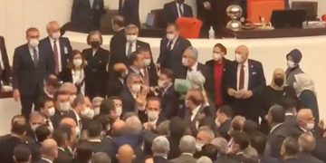 TBMM bütçe görüşmesinde yumruklu kavga!