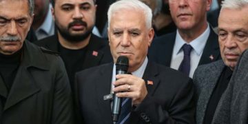 Bursa’da Başkan Bozbey’e saldırı girişimi: Serbest bırakıldılar