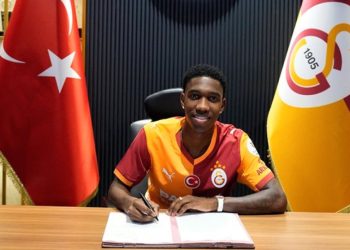 Galatasaray yıldız oyuncuyu KAP’a bildirdi