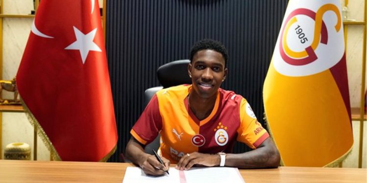 Galatasaray yıldız oyuncuyu KAP’a bildirdi