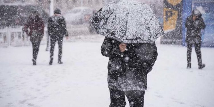 İstanbul Valiliği uyardı: Bu akşam fırtına ve sağanak, pazartesi kar