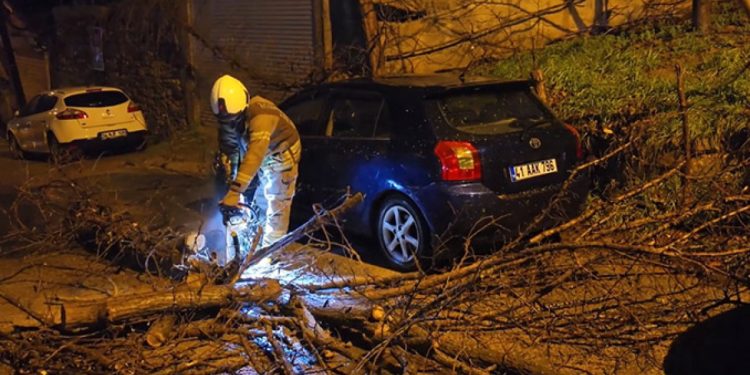İstanbul Valiliği’nden fırtına ve şiddetli yağış raporu