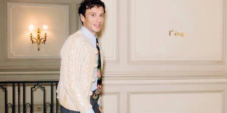 Ünlü şarkıcı Edis Görgülü hakkında yakalama kararı!