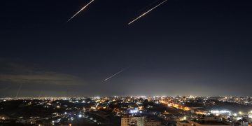 Devrim Muhafızları: ABD gemisi hedef alındı