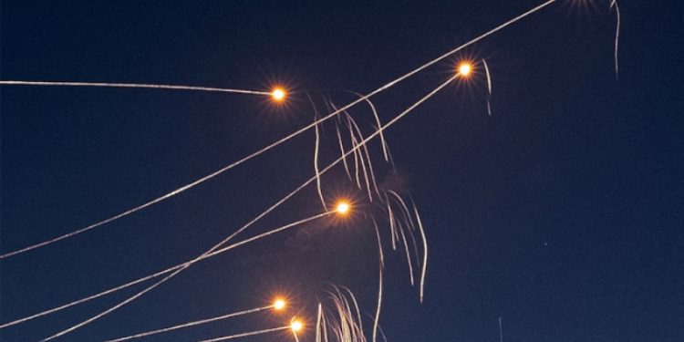 İran saldırı başlattı: Tel Aviv’de siren sesleri